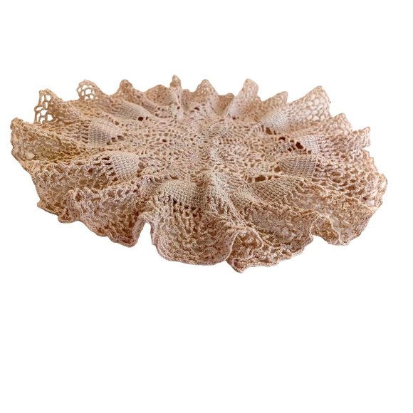 Vintage Grandma's Hand Crochet Ruffled 17" Handmade Beige Table Topper Pineapple - Picture 5 of 7